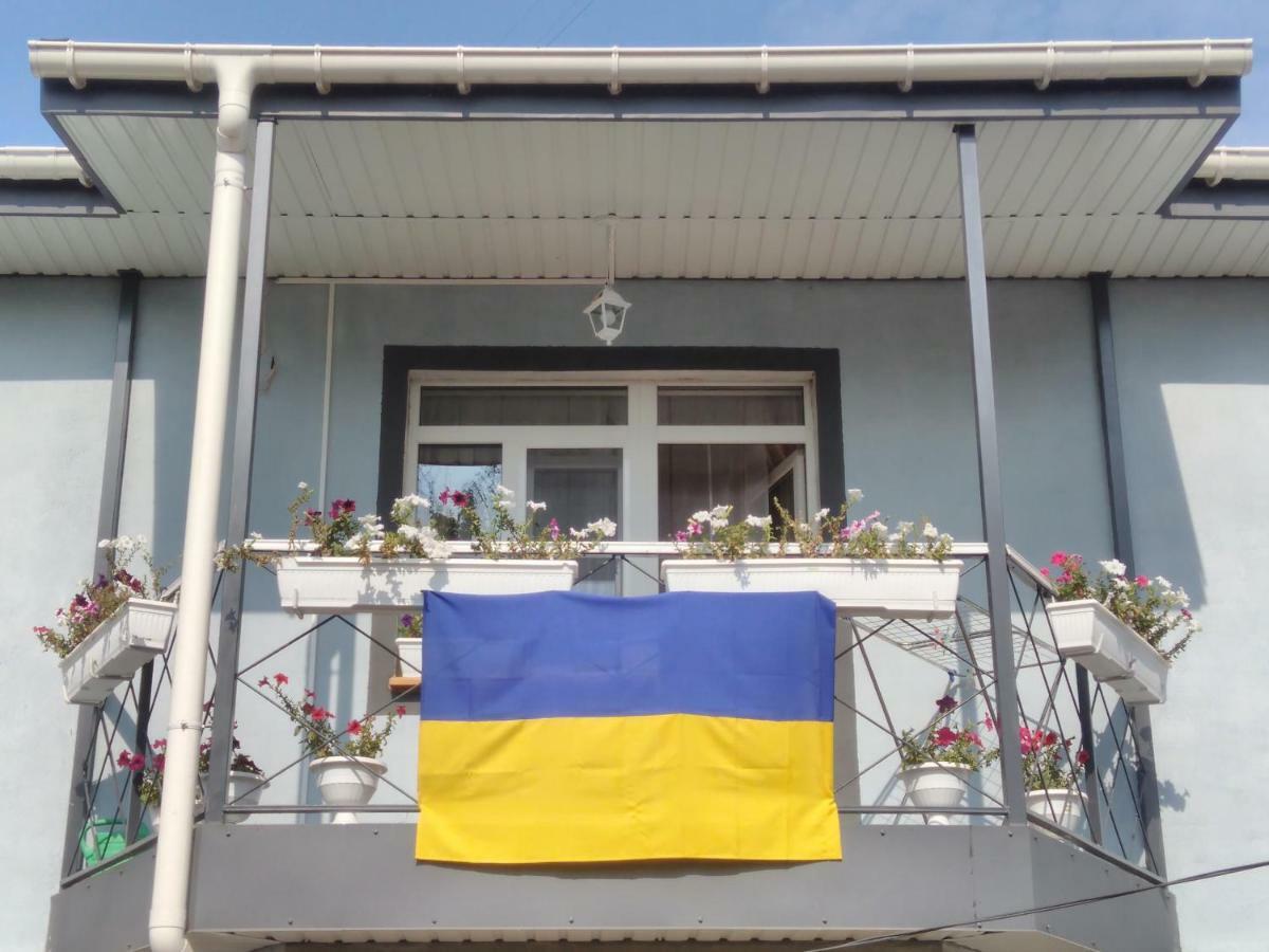 Отель "Swallow House" تشيركاسي المظهر الخارجي الصورة